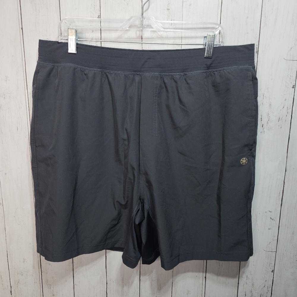 Gaiam Men's Dark Gray Athletic Shorts Size XL Inner Liner Pockets Stretch.